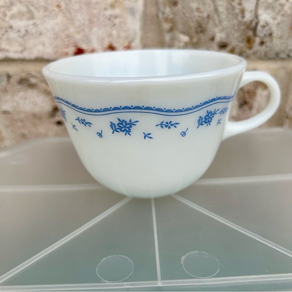 Pyrex Morning Blue White Mugs with Blue Floral Design - Picture 3 of 10